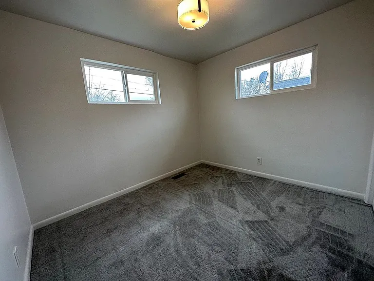 390 E Scott Ave — Photo 2