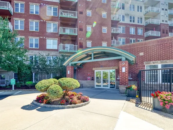 36 Village Rd APT 203, Middleton, MA 01949