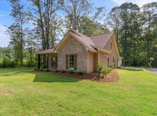 14 Atkinson Rd, Sumrall, MS 39482