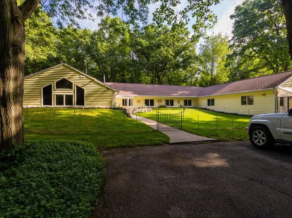 3900 Dursum Ave NE, Ada, MI 49301