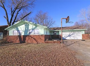 1307 Canary Dr, Pawhuska, OK 74056