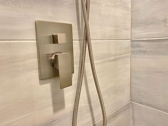 Overhead &hand control 