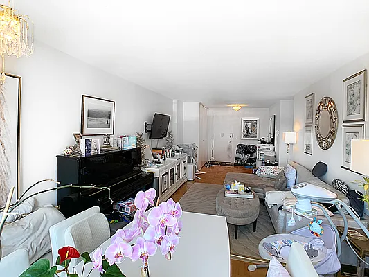 Rented by Halstead Real Estate | media 13