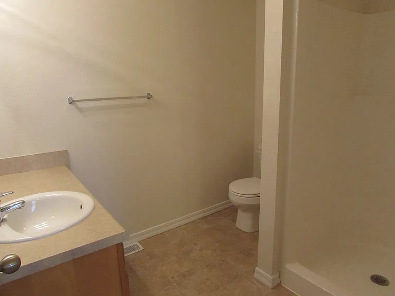 126 Andrews Dr — Photo 22