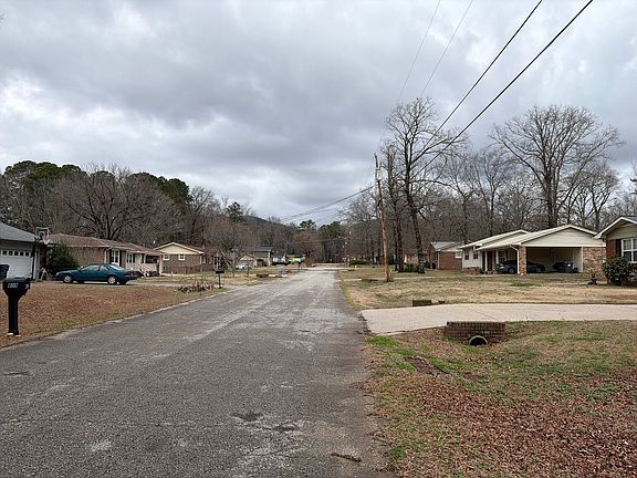 5th image of 813 Hilton Rd