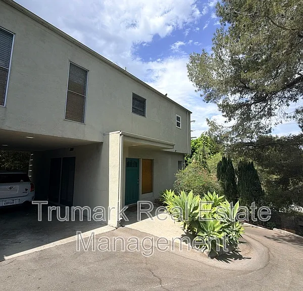 3941 Clayton Ave — Photo 1