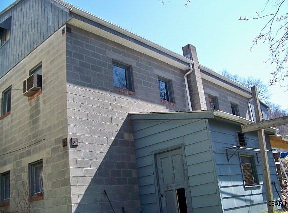 4th image of 796 Lake St