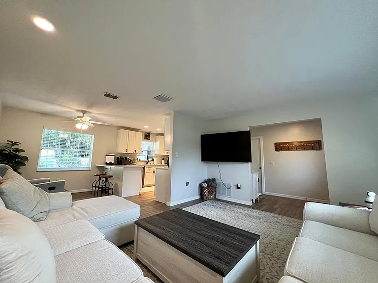 322 Sabinal St — Photo 5