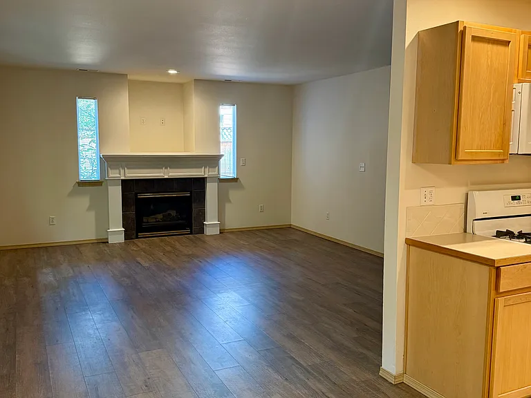 1560 Estate Pl — Photo 4