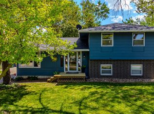 7124 Twana Dr, Urbandale, IA 50322