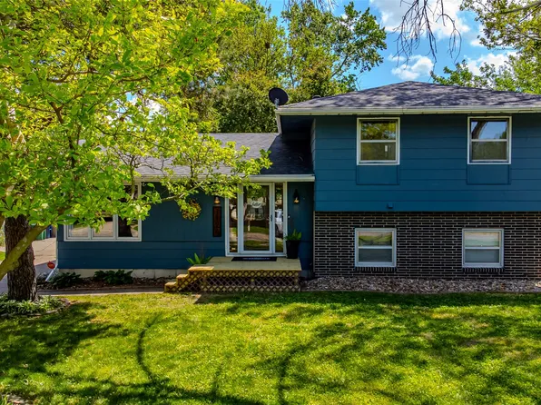 7124 Twana Dr, Urbandale, IA 50322