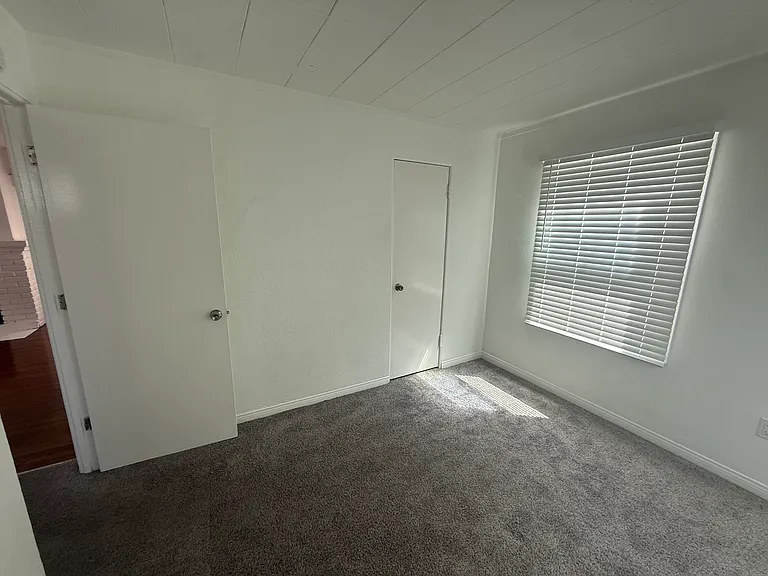 1028 Bayview Dr — Photo 10