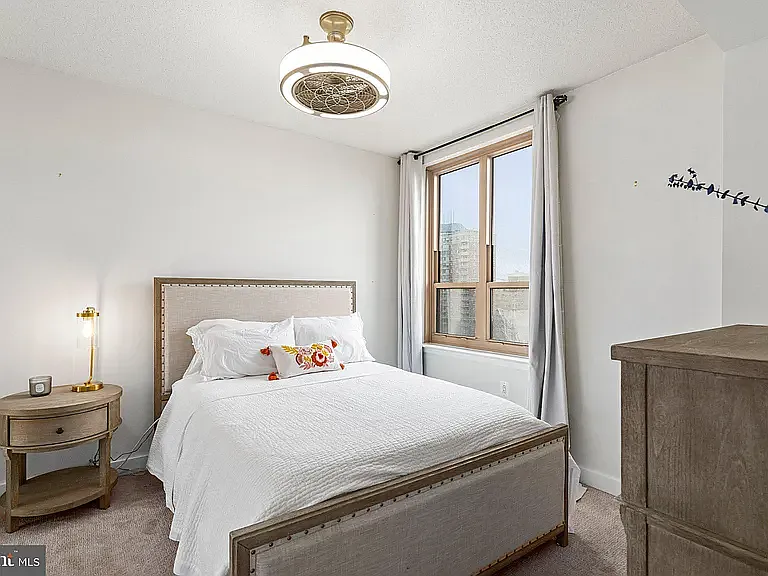 1 bed, 879 sqft, $3,000 — Photo 4