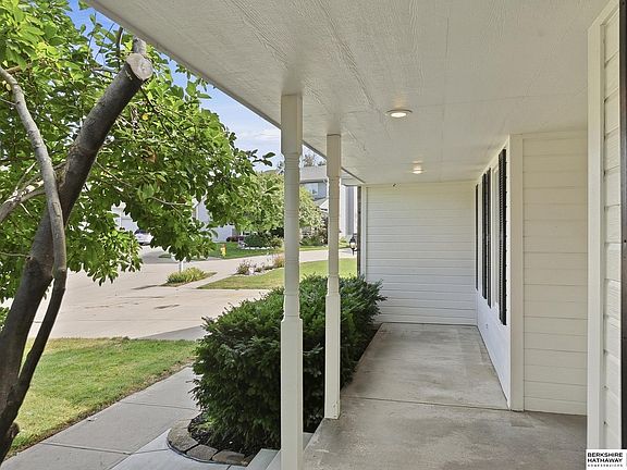 2nd image of 16117 Drexel Cir