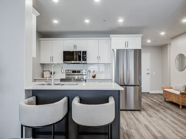 Lora Apartments