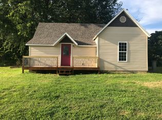 401 N McQueary Ave, Ash Grove, MO 65604