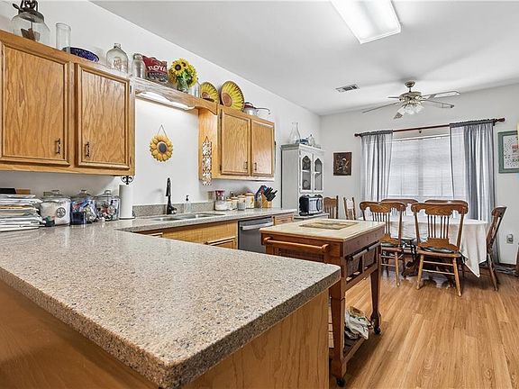 5th image of 217 Camellia Rd