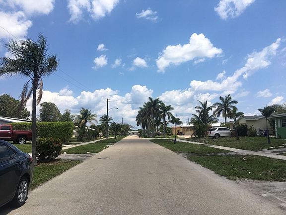 4th image of 830 SW 12th Ct