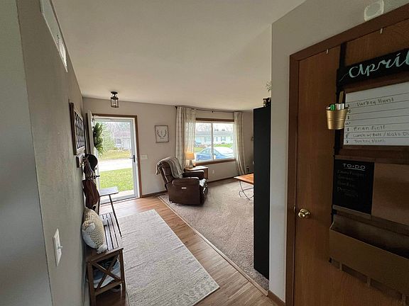 4th image of 105 Parkway Ave