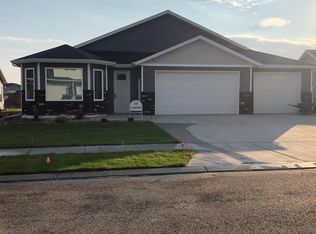 3809 Leighton Dr, Bismarck, ND 58504
