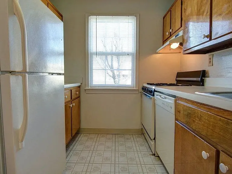 Bright kitchen with plenty of cabinet space