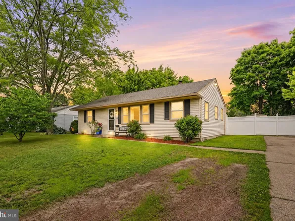 11 Warwick Rd, Stratford, NJ 08084