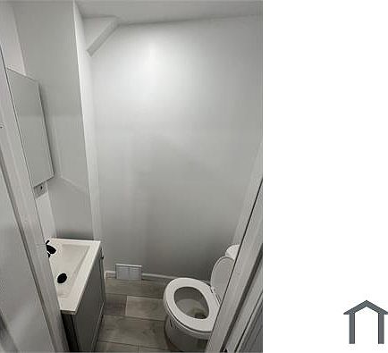 5th image of 2145 N Dover St