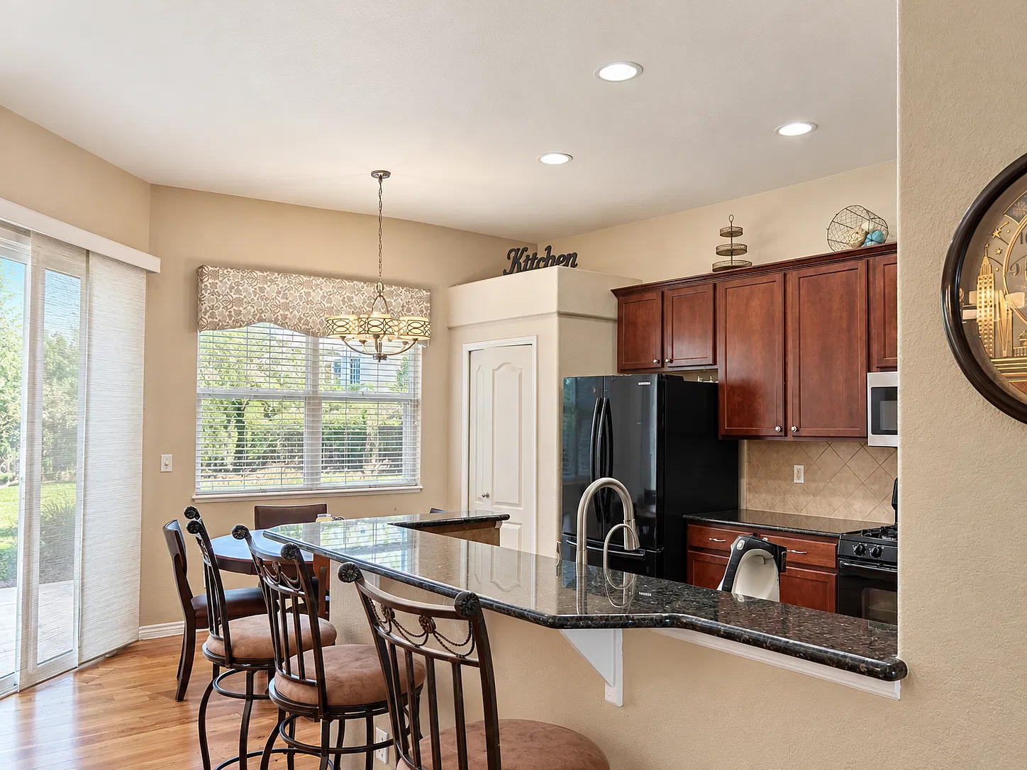 4 bed, 3.5 bath, 3602 sqft, $3,600 — Photo 3