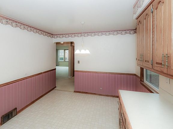 3rd image of 5522 N Major Ave