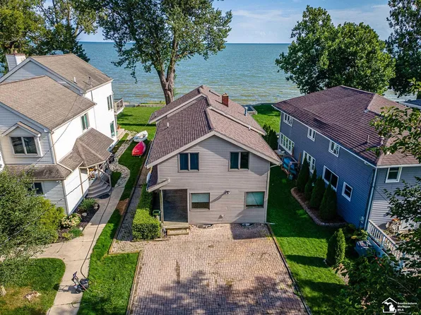 3360 Lakeshore Dr, Monroe, MI 48162