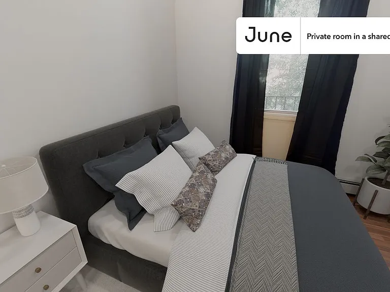 1110 Halsey St #A — Photo 1