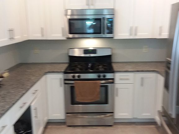 5th image of 933 Briar Ave