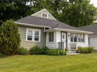 94 Birchwood Dr, Rochester, NY 14622