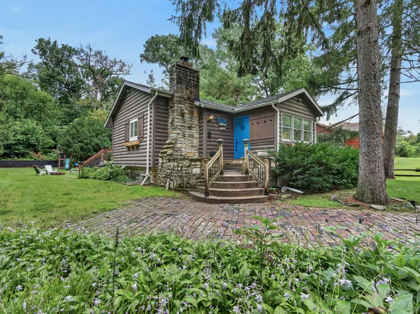 27686 W Rowe Ave, Spring Grove, IL 60081