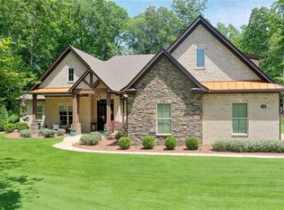 878 Ski Spray Point, Opelika, AL 36804