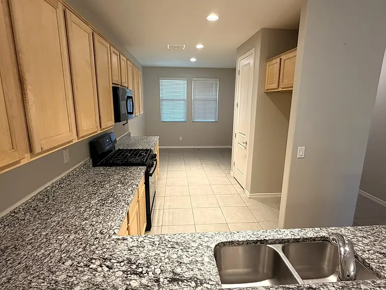 41320 W Palmyra Ln — Photo 5