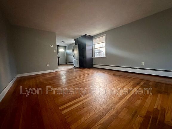 4th image of 90 Waldron Ave