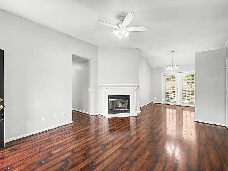 816 Carlisle Ct N — Photo 6