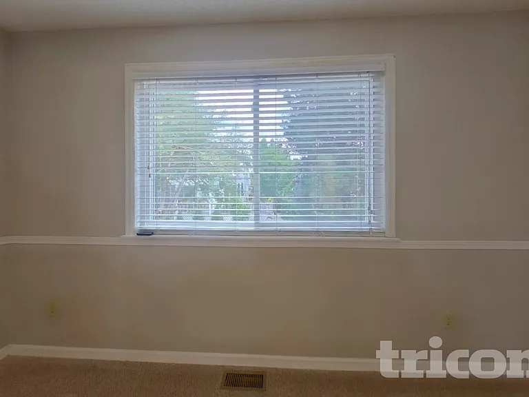 16240 Quarry Hill Dr — Photo 11