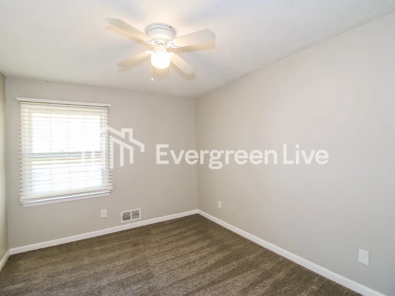 2221 Carson Ct — Photo 10