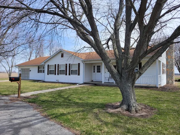 140 N Walnut St, Dewitt, IL 61735