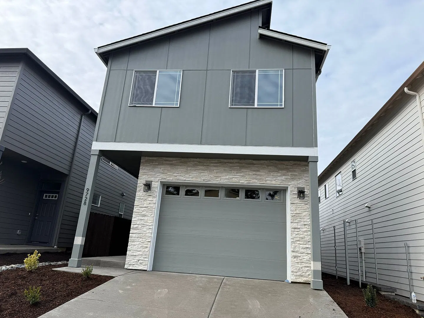 Beautiful Three Bedroom New Construction Home For Rent — Photo 1