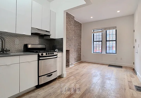 Rented by Zjama Realty Corp | media 30