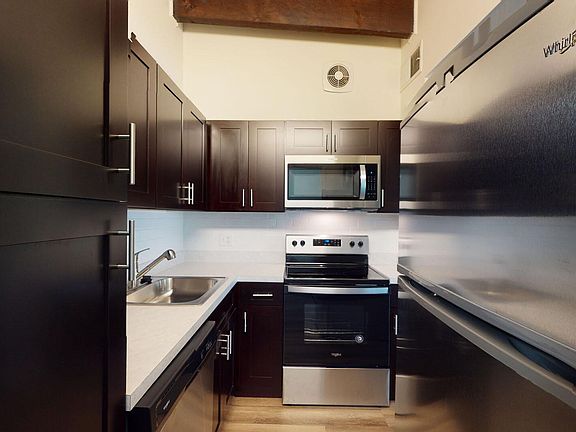3rd image of 628 Walpole St #11-208