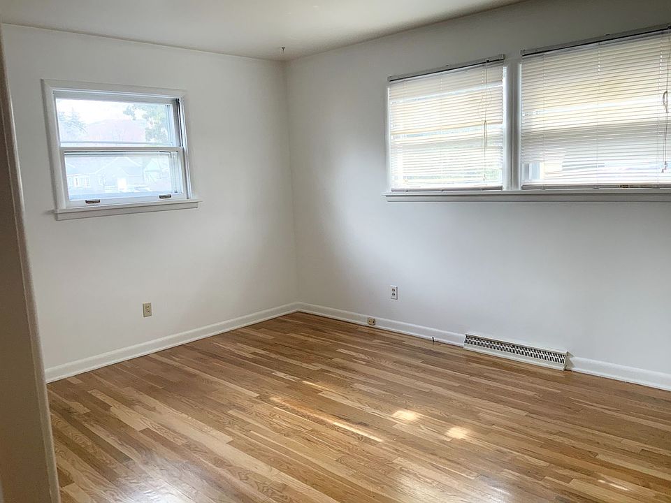 1st image of 450 Burlington Ave