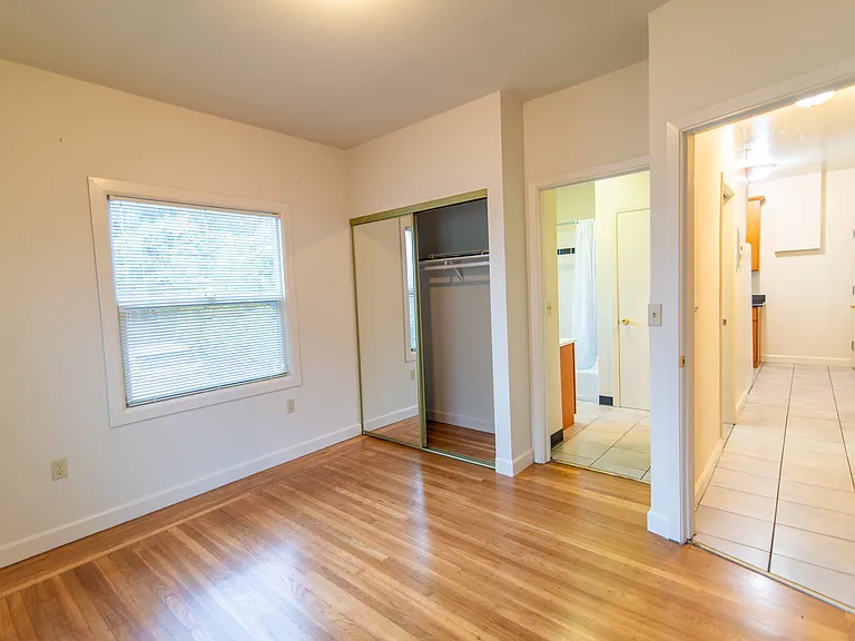 845 Warfield Ave — Photo 13