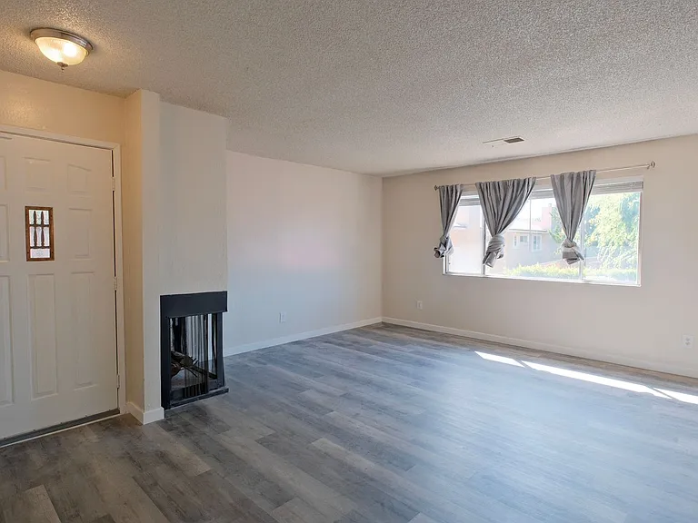 505 Mission Pl — Photo 8