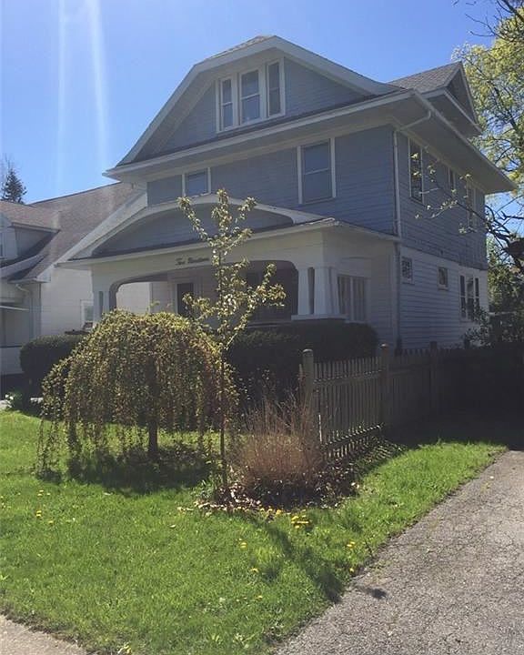 2nd image of 219 Roxborough Rd