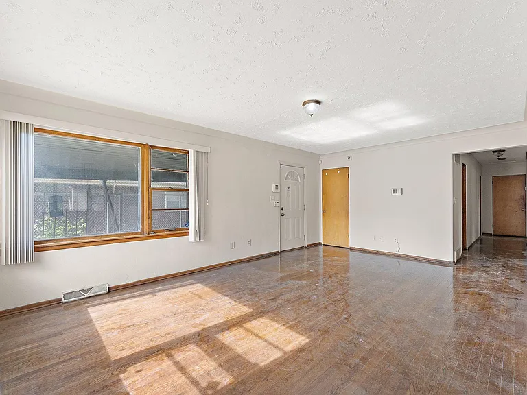4650 Maryland St — Photo 18