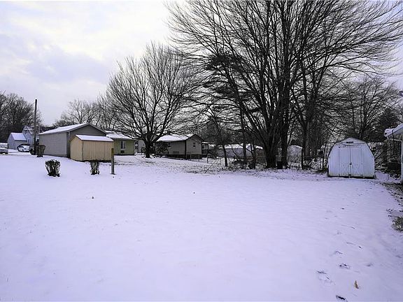 4th image of 1063 Williams Ave